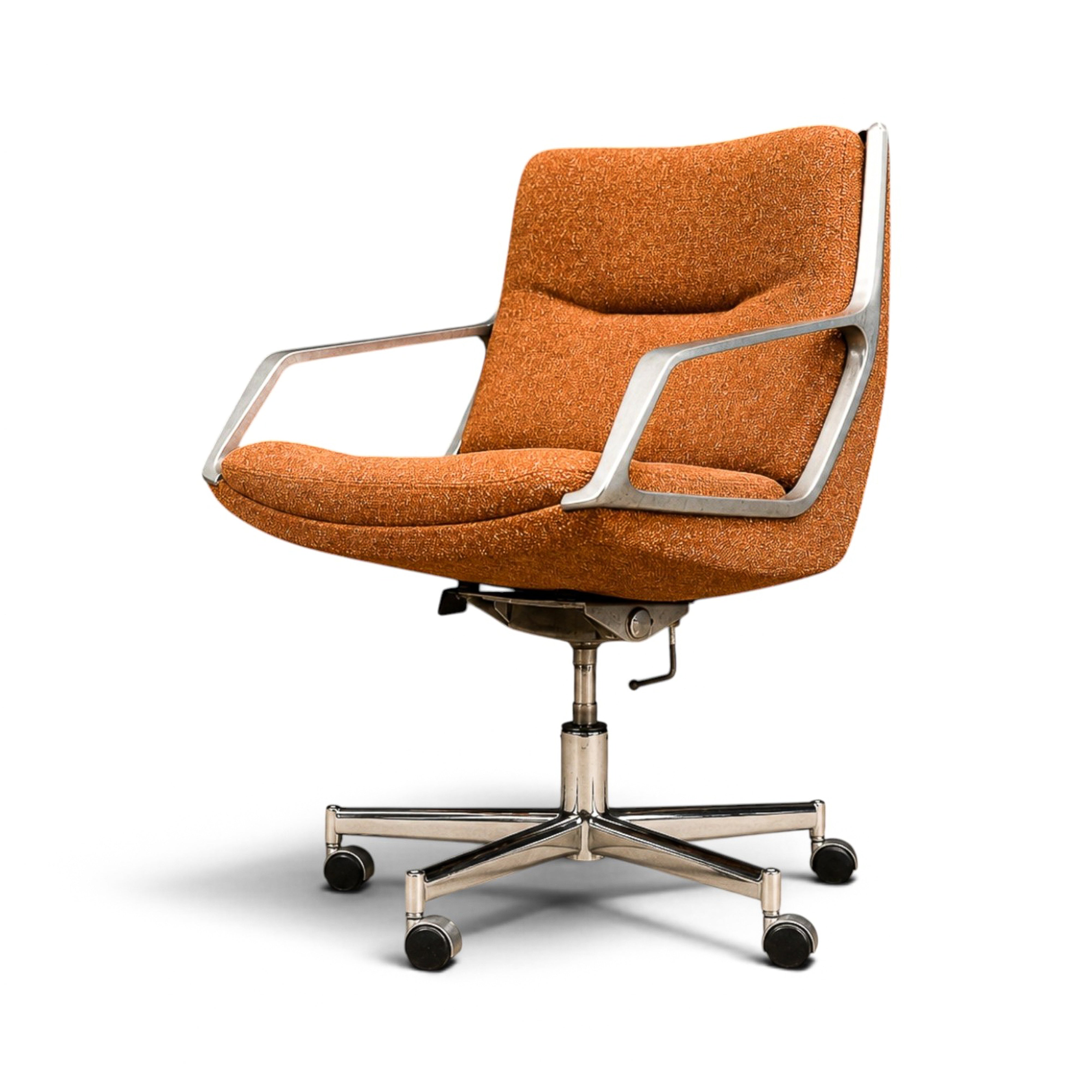 Low Commander” Swivel Armchair by Jorge Zalszupin, Bronze Chenille