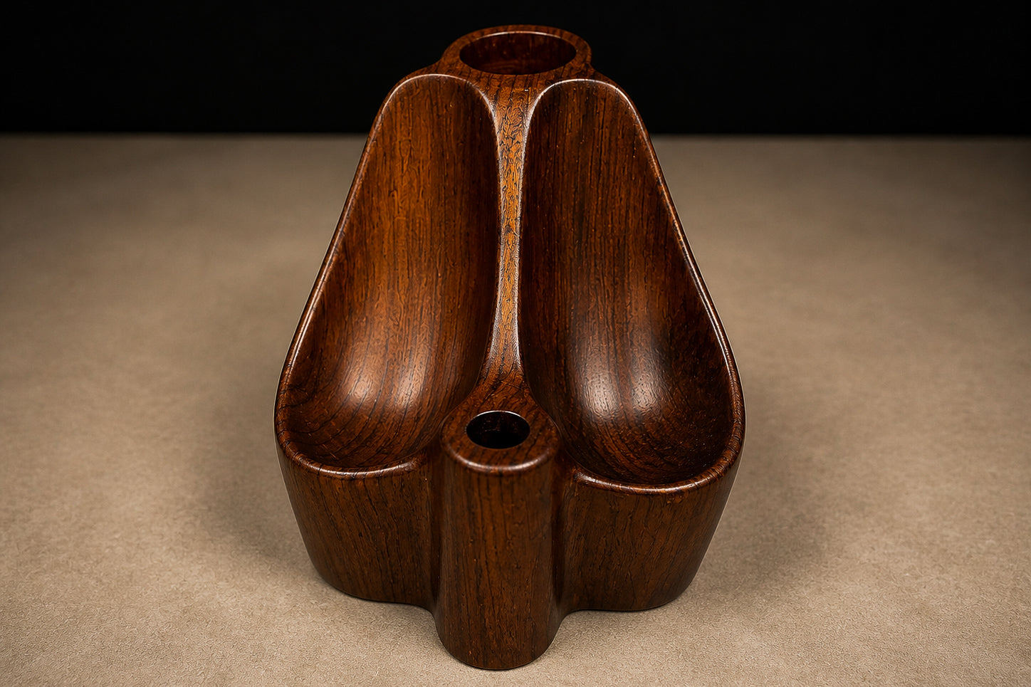Brazilian Modern Pipe Holder in Rosewood, Jean Gillon, 1960s - Lot