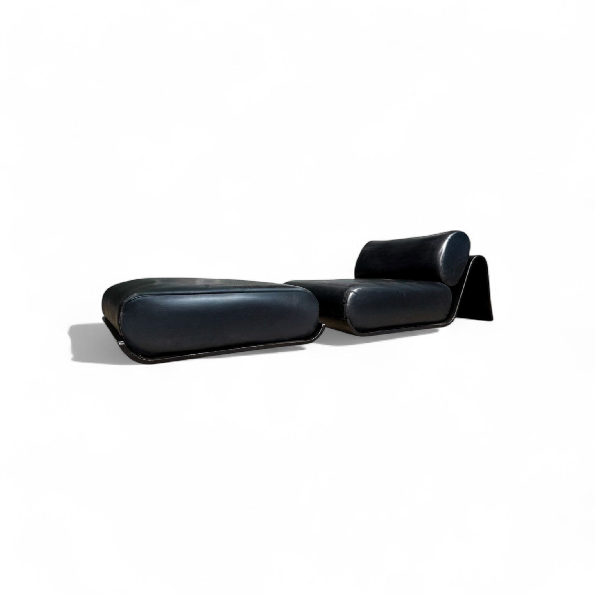 “Modulo” Low Easy Chair with Ottoman, Oscar and Anna Maria Niemeyer, 1970s - Lot 642