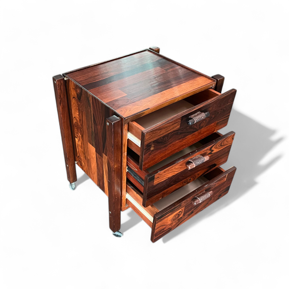 Side table with 3 drawers in Rosewood, Jorge Zalszupin, 1960s - Lot 809