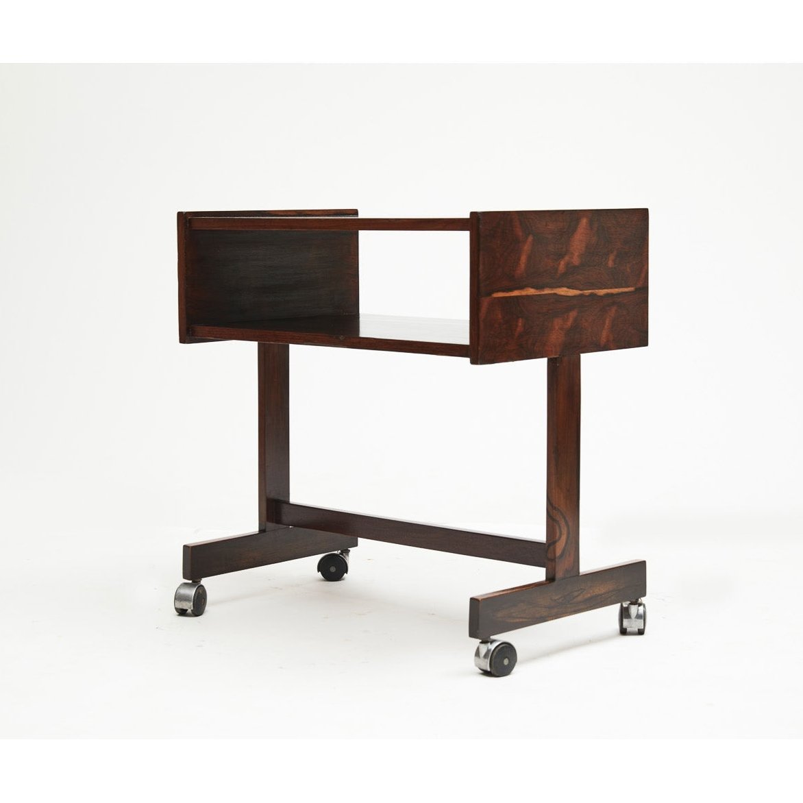 Console on wheels in Rosewood & Chrome Wheels, Sergio Rodrigues, 1960s - Lot 102