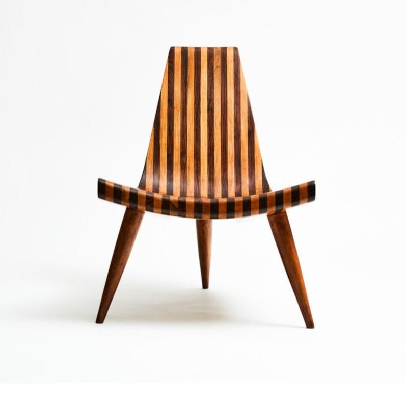 “Tres Pes” Chair in Two Woods by Joaquim Tenreiro, 1947 - Lot 72