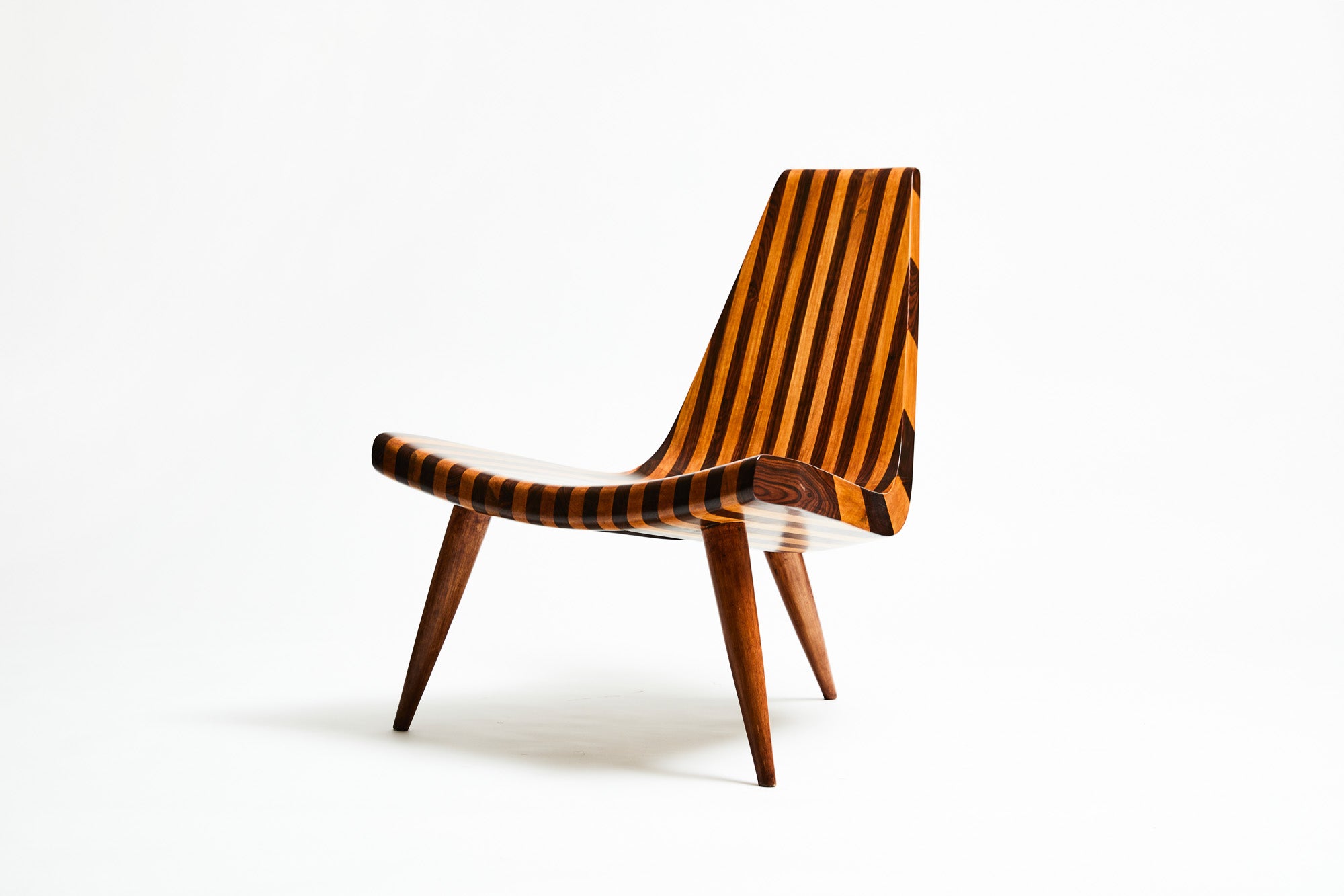 Tres Pes” Chair in Two Woods, Joaquim Tenreiro, 1947 - Lot 72