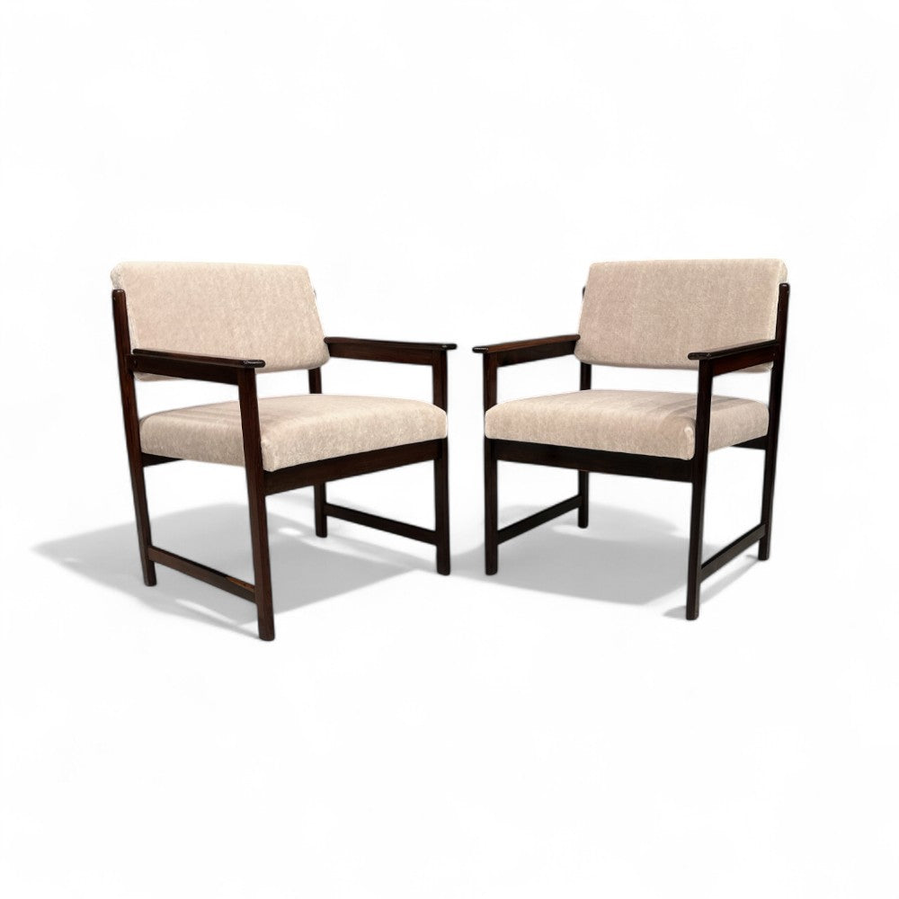 Pair of Armchairs in Rosewood & Cream Mohair, Jorge Jabour Mauad, 1960s - Lot 442