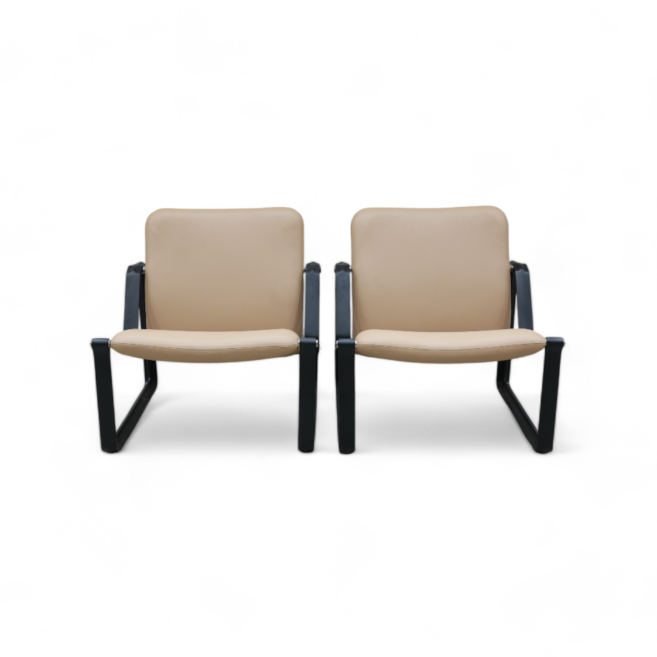 "Lobby” armchairs in Metal & Leather, Jorge Zalszupin, 1970s - Lot 325