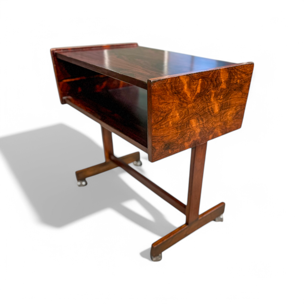 Console on wheels in Rosewood & Chrome Wheels, Sergio Rodrigues, 1960s - Lot 102