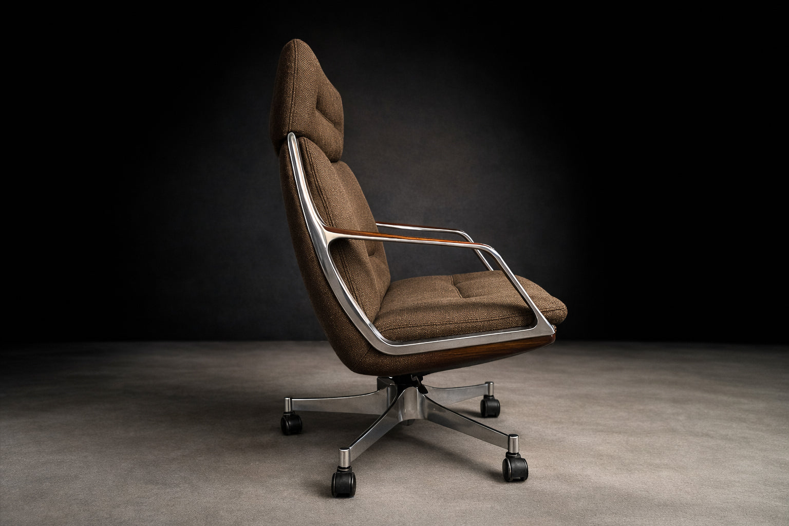 Jorge Zalszupin “Tall Commander” Swivel Chair, 1973 – Fiberglass