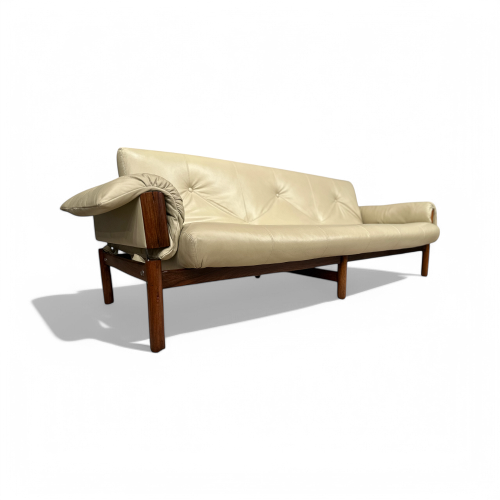 “MP-13” Sofa in Rosewood & Leather, Percival Lafer, 1967 - Lot 61