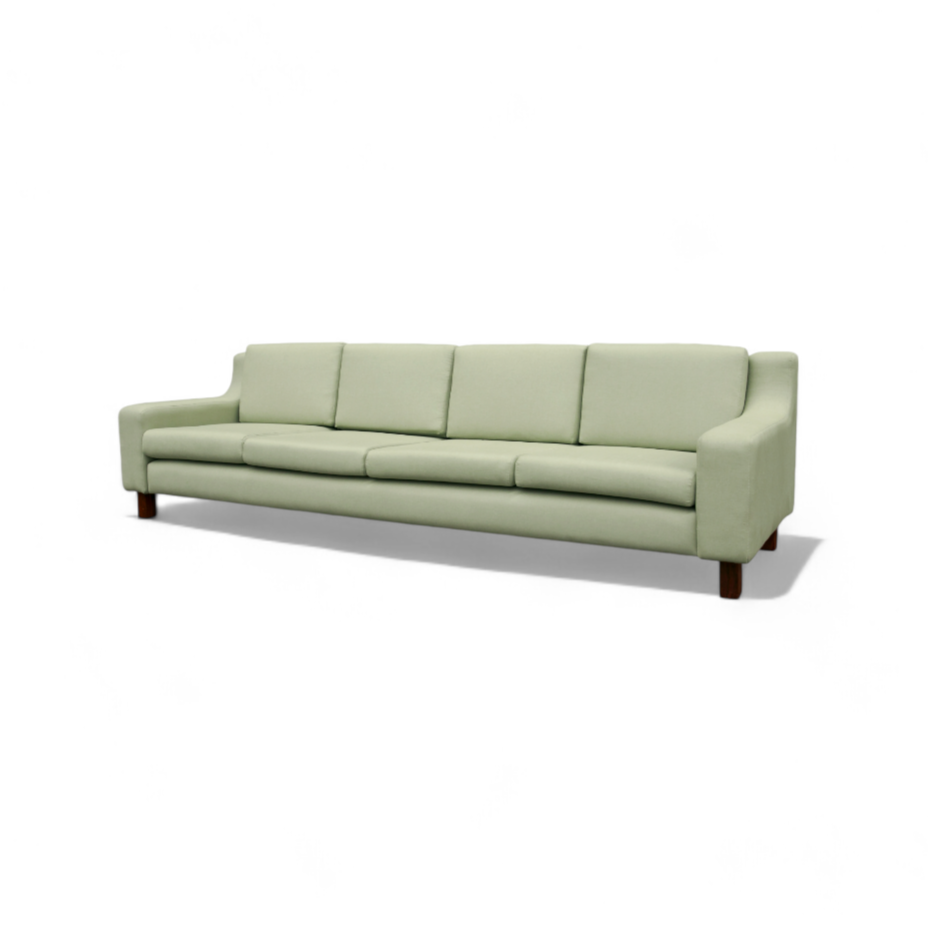 “Caola” Sofa in Green fabric & Hardwood, Sergio Rodrigues, 1960s - Lot 125