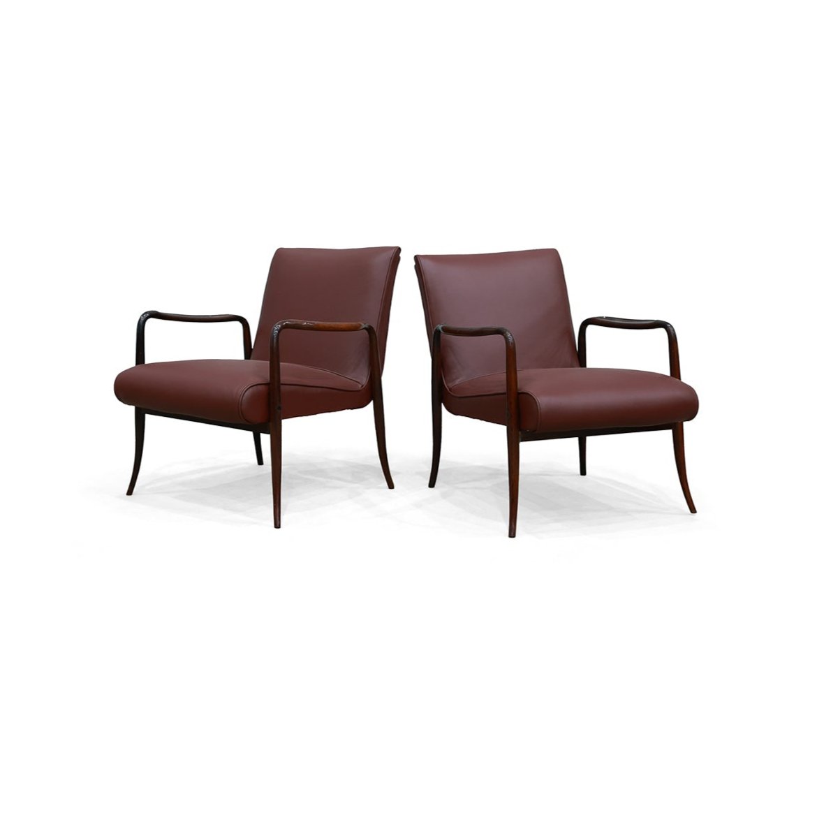 Pair of “Leve” armchairs in hardwood and leather by Joaquim Tenreiro, c. 1942 - Lot 402