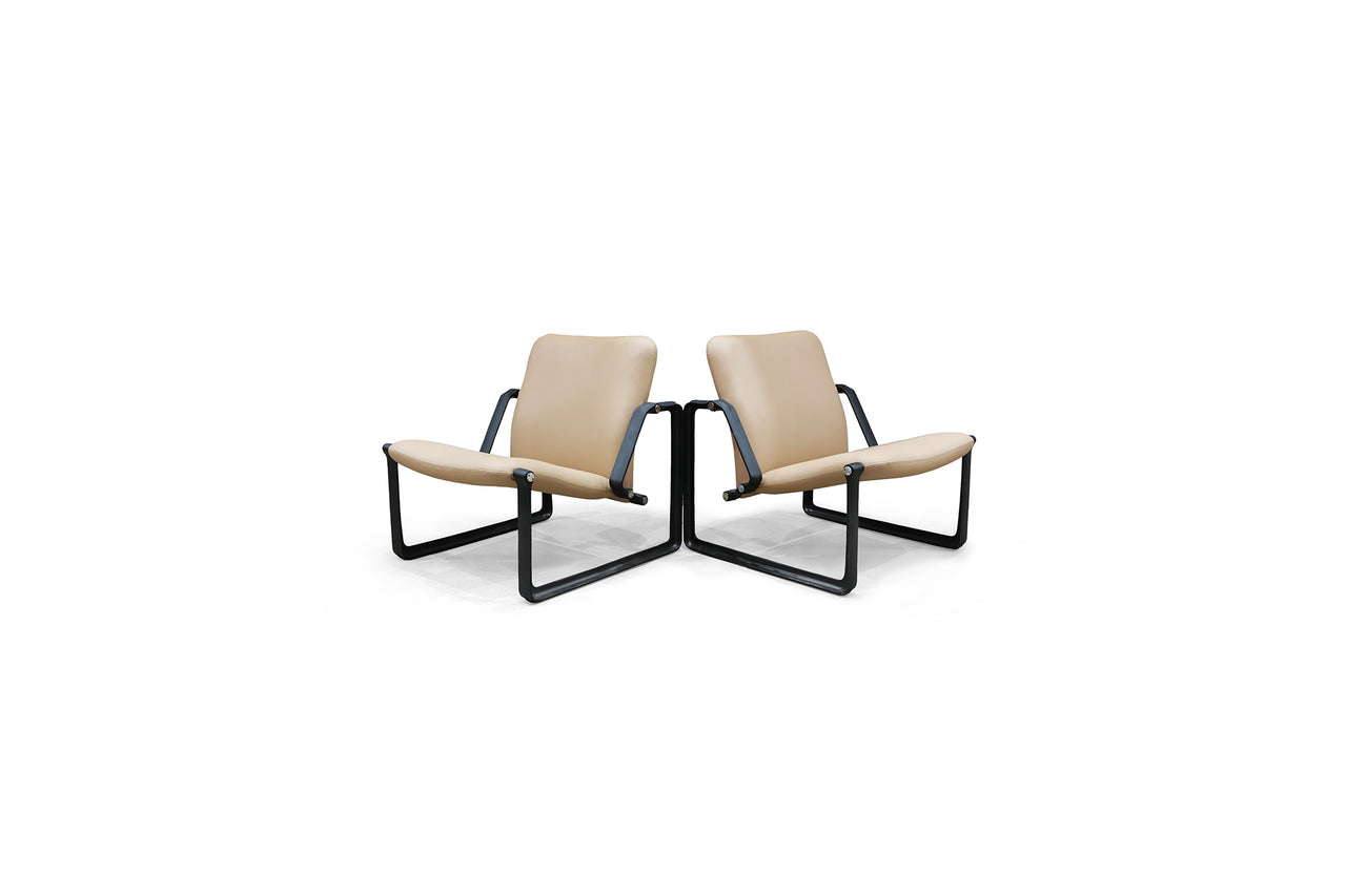 "Lobby” armchairs by Jorge Zalszupin in metal and beige leather, 1970 - Lot 325